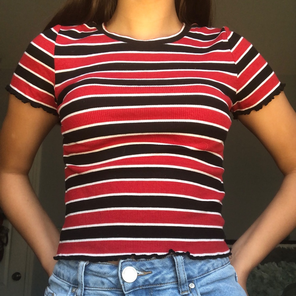 GARAGE medium black/red crop top